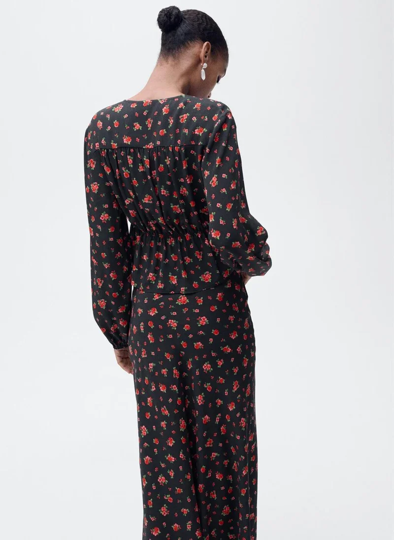 مانجو بلوزة مزينة بالزهور والكشكشة